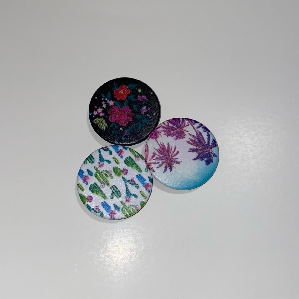 3 new pop sockets